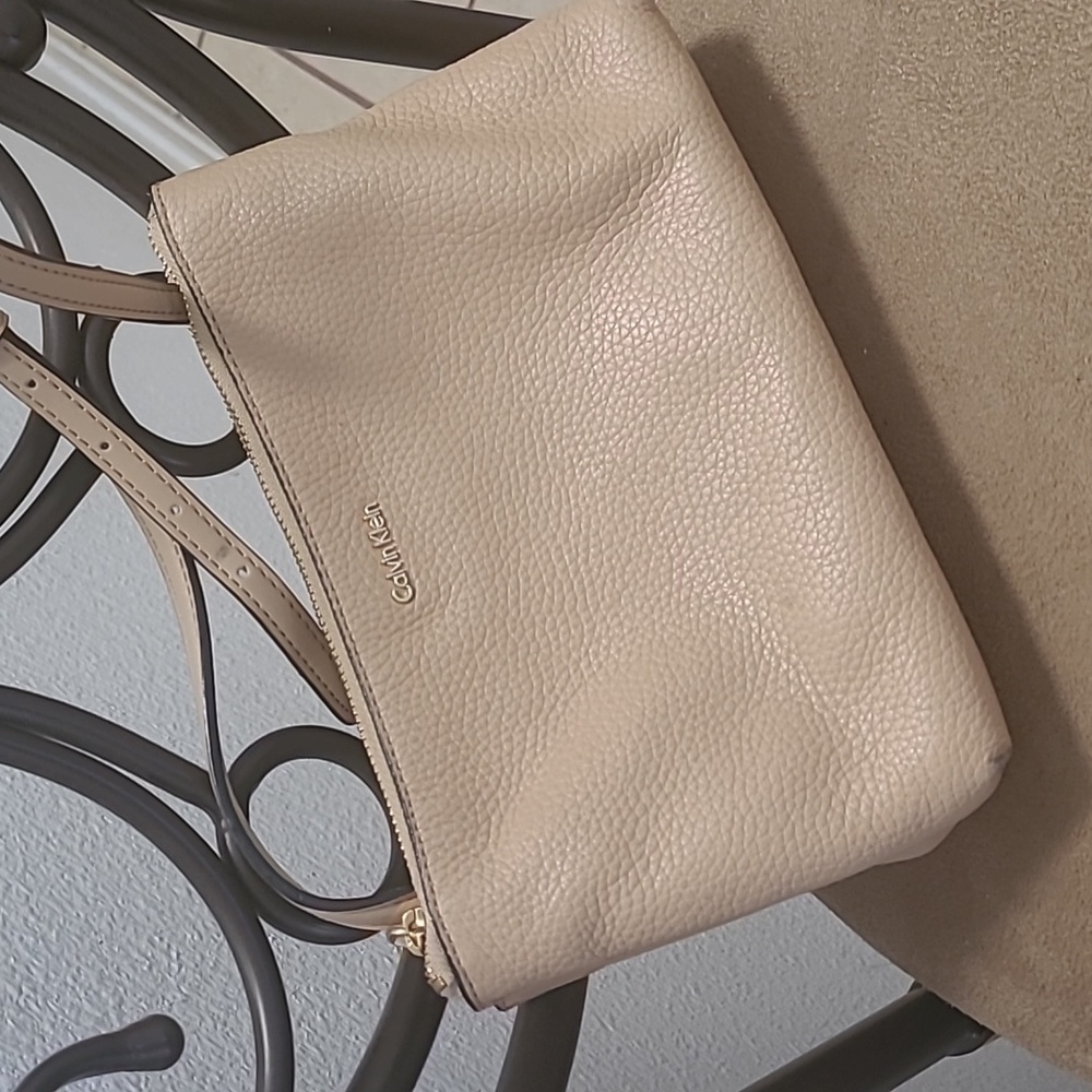 Cute cross-body beige purse, soft leather and 3 separate compartments